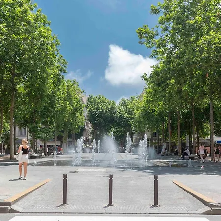 Vakantiehuis Plaza One-bedroom With Ac