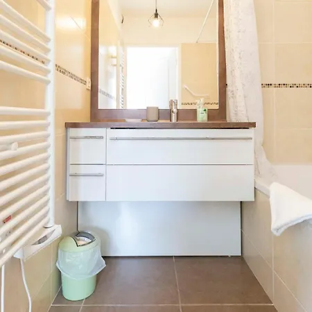 Plaza One-bedroom With Ac Ferienhaus