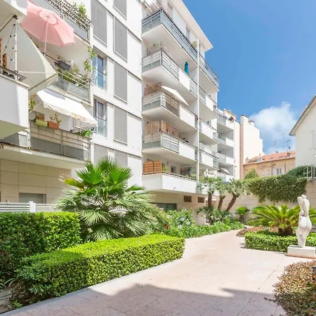 Plaza One-bedroom With Ac *