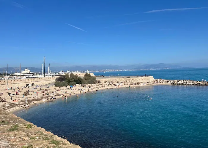 Plaza One-bedroom With Ac Dom wakacyjny Antibes