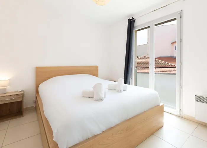 Dom wakacyjny Plaza One-bedroom With Ac Antibes