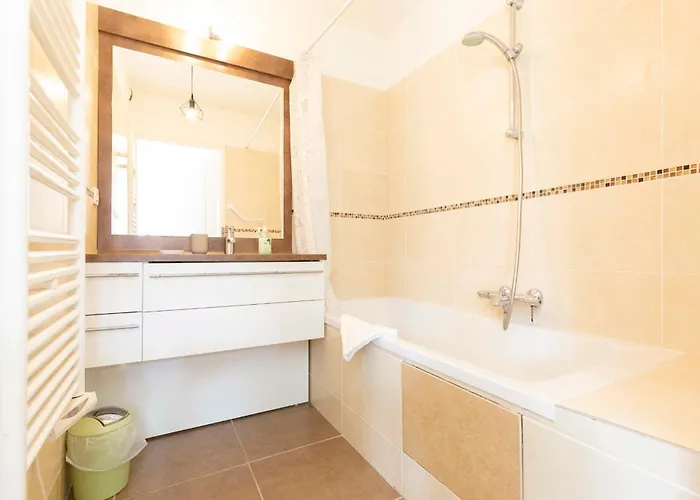 Plaza One-bedroom With Ac Dom wakacyjny *