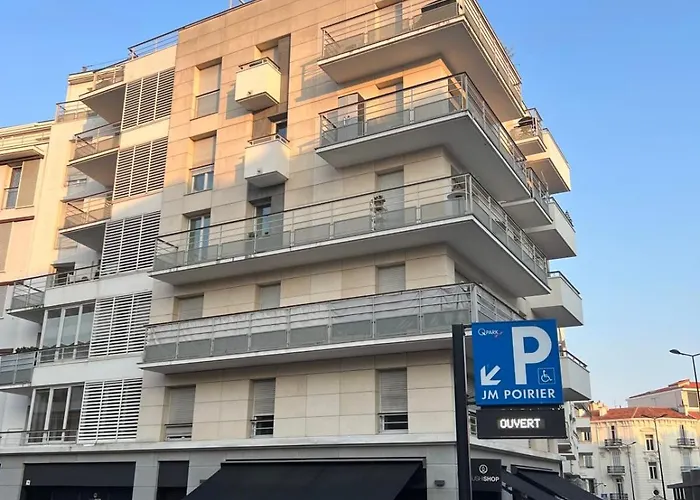 Plaza One-bedroom With Ac * Antibes