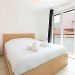 펜션 Plaza One-bedroom With Ac 앙티브