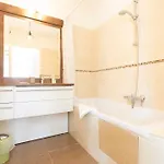 Plaza One-bedroom With Ac 펜션 *