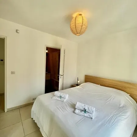 Plaza One Bedroom With Ac 昂蒂布