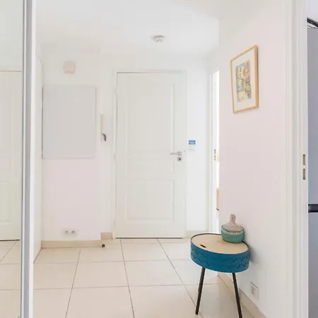 Plaza One-bedroom With Ac *