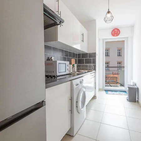 Plaza One-bedroom With Ac Tatil Evi Antibes