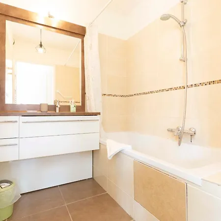 Plaza One-bedroom With Ac Tatil Evi *