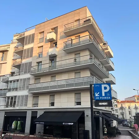 Plaza One-bedroom With Ac * 昂蒂布