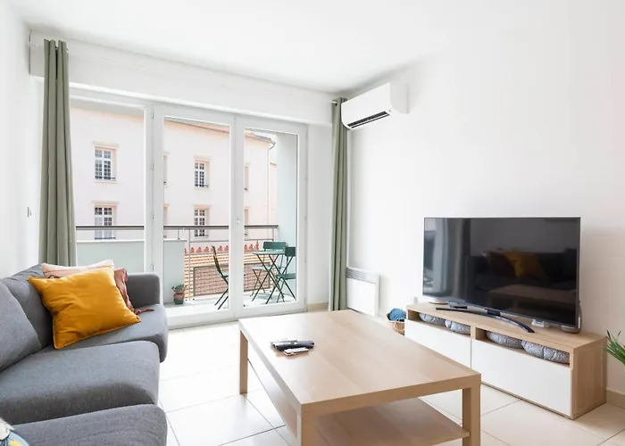 Plaza One-bedroom With Ac