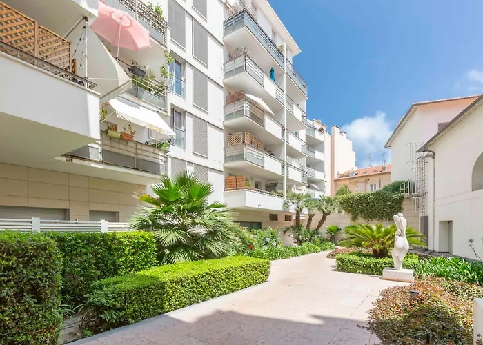 Plaza One-bedroom With Ac *